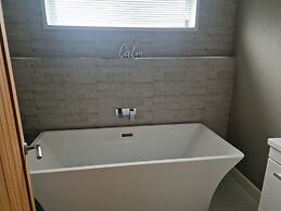 Derwen 2 Bedroom Luxury Lodge