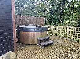 Glamping Hut - Riverside 1