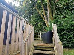 Glamping Hut - Riverside 1