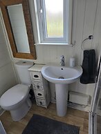 Glamping Hut - Riverside 1