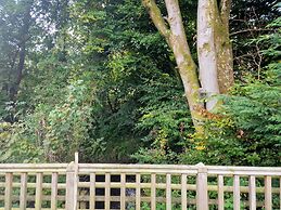 Glamping Hut - Riverside 1