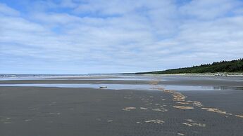 Singing Surf Inn & Pub