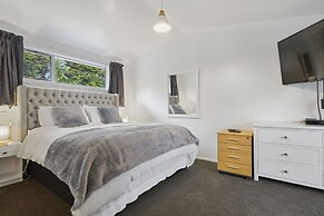 Lakeview Escape with spa - sauna - patio