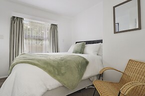 Lakeview Escape with spa - sauna - patio