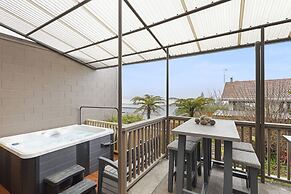 Lakeview Escape with spa - sauna - patio