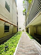 HENRY & ADICHE  EMPERADOR BUILDING