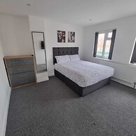 Charming 4-bed House in Enfield North London