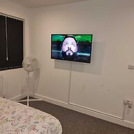 Charming 4-bed House in Enfield North London