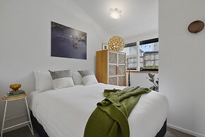 Central Quiet 2BR Apt -  Wifi -  Parking