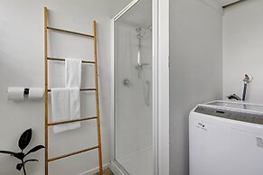 Central Quiet 2BR Apt -  Wifi -  Parking