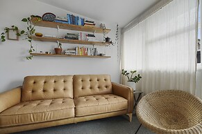 Central Quiet 2BR Apt -  Wifi -  Parking