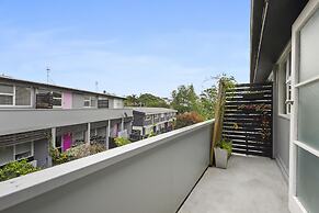 Central Quiet 2BR Apt -  Wifi -  Parking