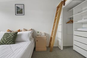 Central Quiet 2BR Apt -  Wifi -  Parking