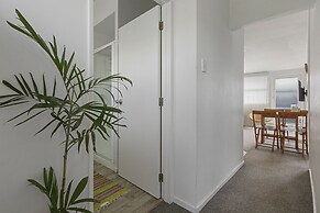 Central Quiet 2BR Apt -  Wifi -  Parking