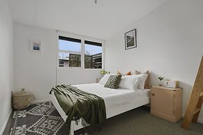 Central Quiet 2BR Apt -  Wifi -  Parking