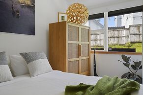 Central Quiet 2BR Apt -  Wifi -  Parking