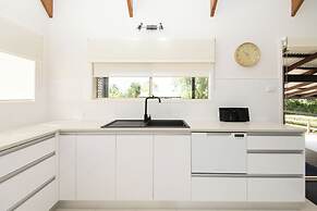 Pitcairn House