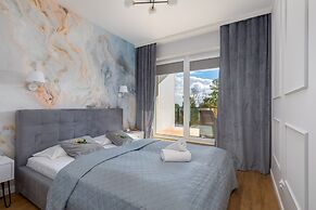 Apartment by the Lake Dziwnów by Renters