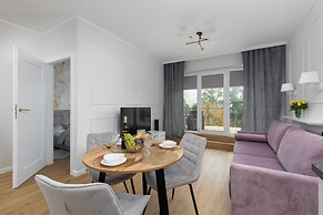 Apartment by the Lake Dziwnów by Renters