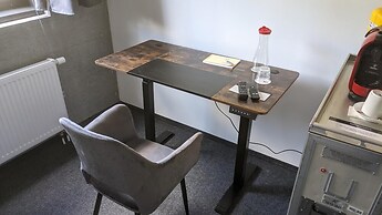 Boardingrooms Direct A8, Close to Stuttgart, 25min