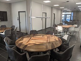Boardingrooms Direct A8, Close to Stuttgart, 25min
