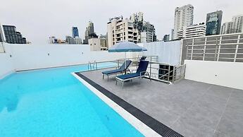 4A - 2 Bedroom Downtown Apartment With Shared Pool