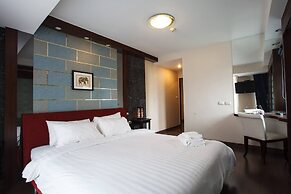 4C - No Impact From Earthquake 2bedrooms 2 Bath Downtown Bangkok