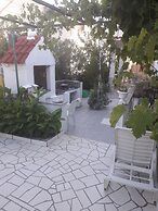 Holiday Home to 17 Persons