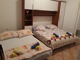 Holiday Home to 17 Persons