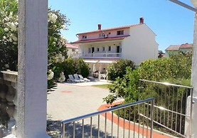 Holiday Home to 17 Persons