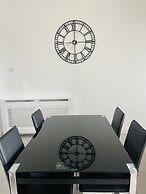 Luxury 3 Bedrooms Entire Flat - Self Check in & Check out