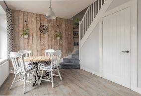 Newly Converted Historic Stables Near The Beach