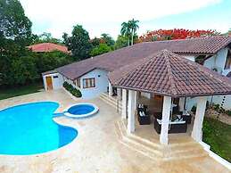 Srvittinivillas Cjl/41/ Gre8 Loc/ Open Villa/ Family and Team/ Casadca