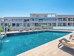 Sanders River Plaza - Cozy 1-bedroom Apartment With Balcony