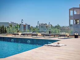 Sanders River Plaza - Cozy 1-bedroom Apartment With Balcony