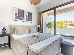 Sanders River Plaza - Cozy 1-bedroom Apartment With Balcony