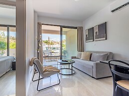 Sanders River Plaza - Fine 1 Bedroom Apt With Balcony