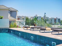 Sanders River Plaza Cute 1 Bdr Apt w Balcony