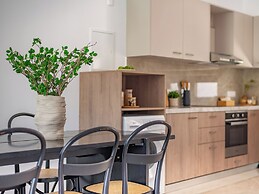 Sanders River Plaza - Open 1-bdr Apt With Balcony