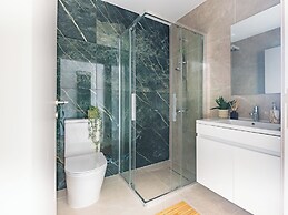 Sanders River Plaza - Open 1-bdr Apt With Balcony