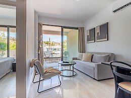 Sanders River Plaza - Open 1-bdr Apt With Balcony