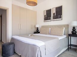 Sanders River Plaza - Cool 2 Bedroom Apartment With Balcony