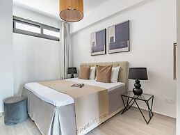 Sanders River Plaza - Cool 2 Bedroom Apartment With Balcony