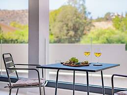 Sanders River Plaza - Cool 2 Bedroom Apartment With Balcony