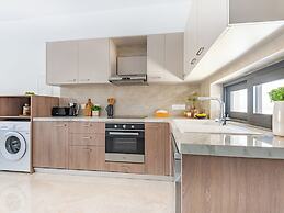 Sanders River Plaza - Cool 2 Bedroom Apartment With Balcony