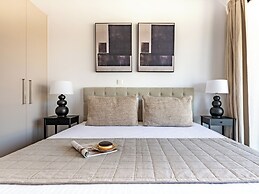 Sanders River Plaza - Light 2 Bedroom Apartment With Balcony