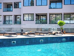 Sanders River Plaza, Calm 2 Bedroom Apt With Balcony