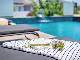 Sanders River Plaza - Jolly 2 Bedroom Apartment With Balcony