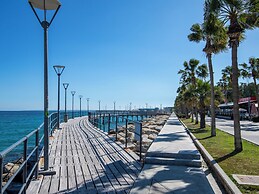 Sanders River Plaza - Fancy 2-bdr Apt With Balcony