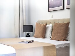 Sanders River Plaza - Fancy 2-bdr Apt With Balcony